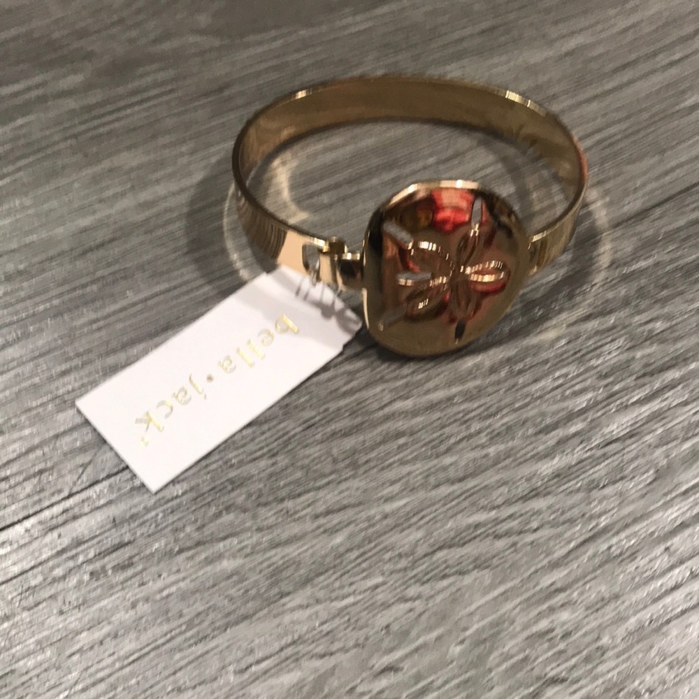 Bella.Jack NWT Gold Tone Sand Dollar 7.5” Cuff Bracelet